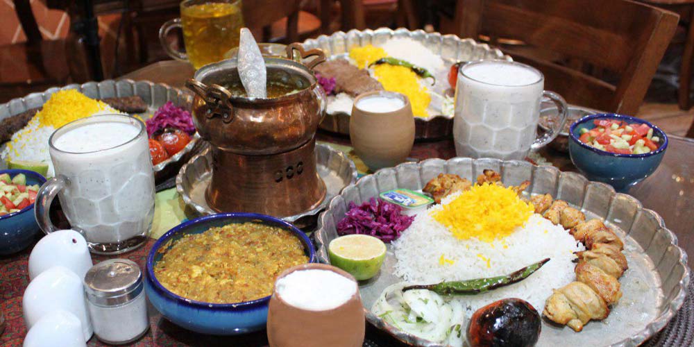 غذای سنتی در رستوران شاهین شهر