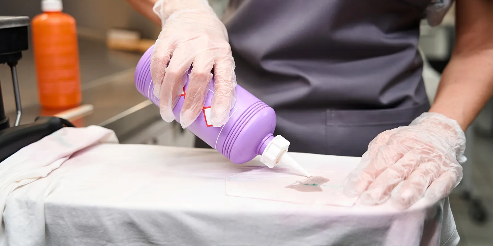 خدمات خشکشویی در شاهین شهر؛ راهنمای کامل انتخاب لکه برداری در خشک شویی