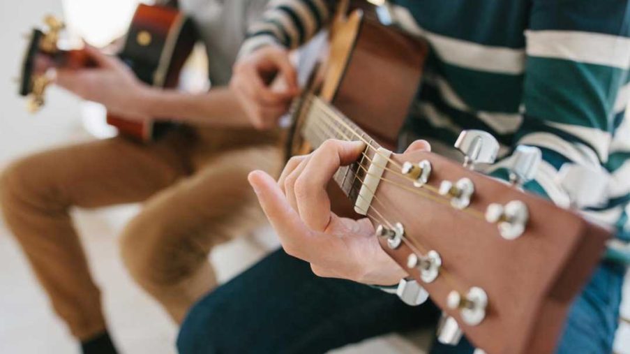 آموزش گیتار در شاهین‌ شهر