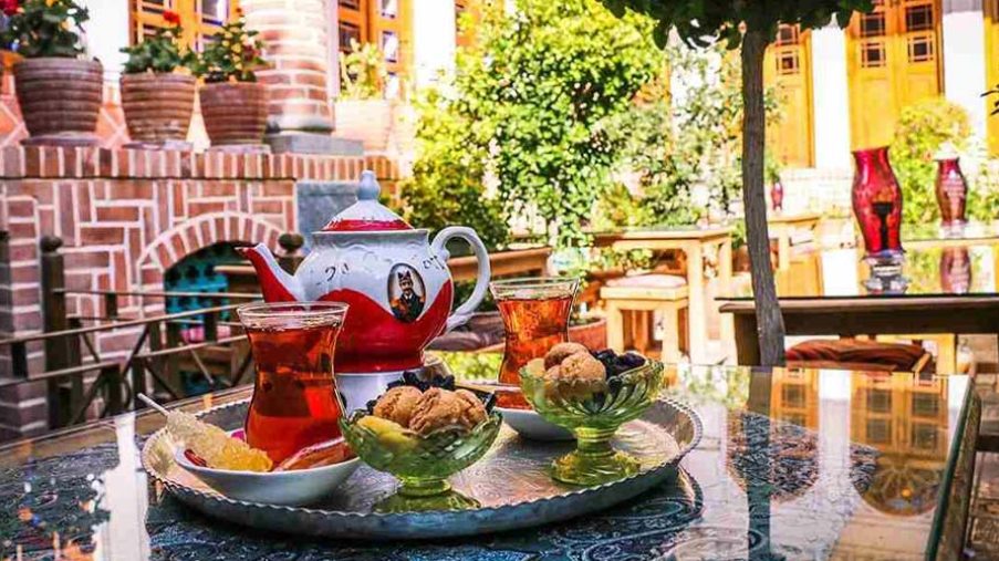 غذای سنتی در رستوران شاهین شهر
