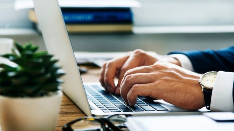 چرا آموزش ادمینی در سال 2025 یک انتخاب هوشمندانه است؟